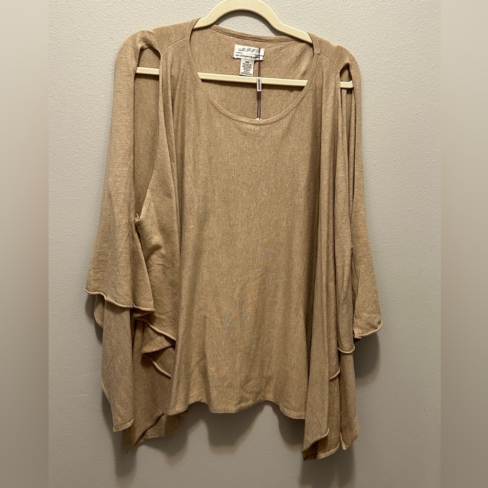 M.S.S.P. Tan bat wing cotton blend top size OS NWT very flattering